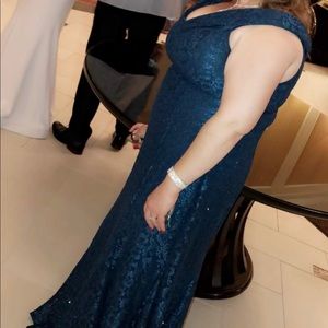 Maxi dark green dress worn once